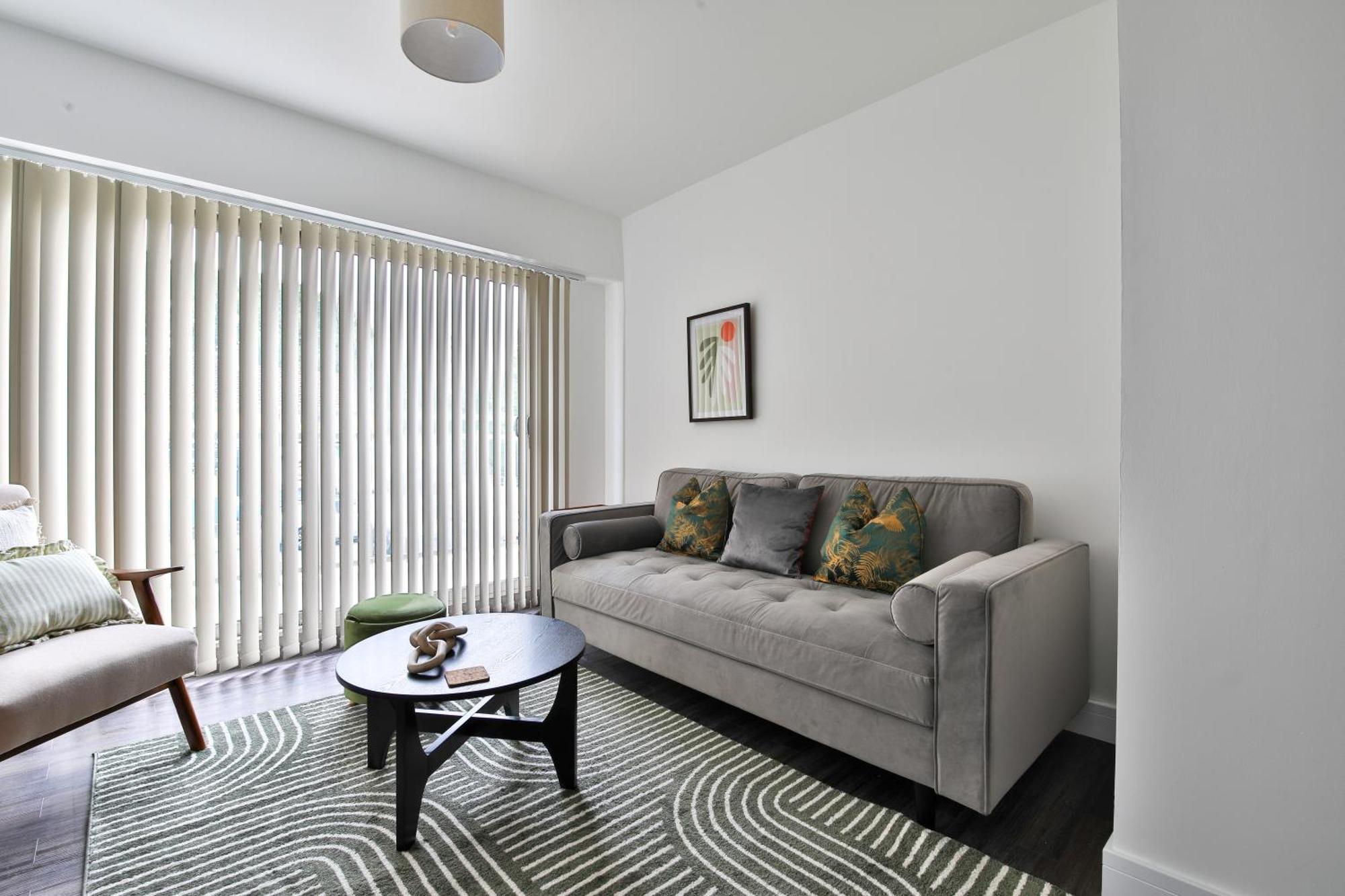 Amber Vista 2 Bedroom Apartments- Supermarket, Coffee Shop, Restaurants & Parking Below Cardiff Exterior photo