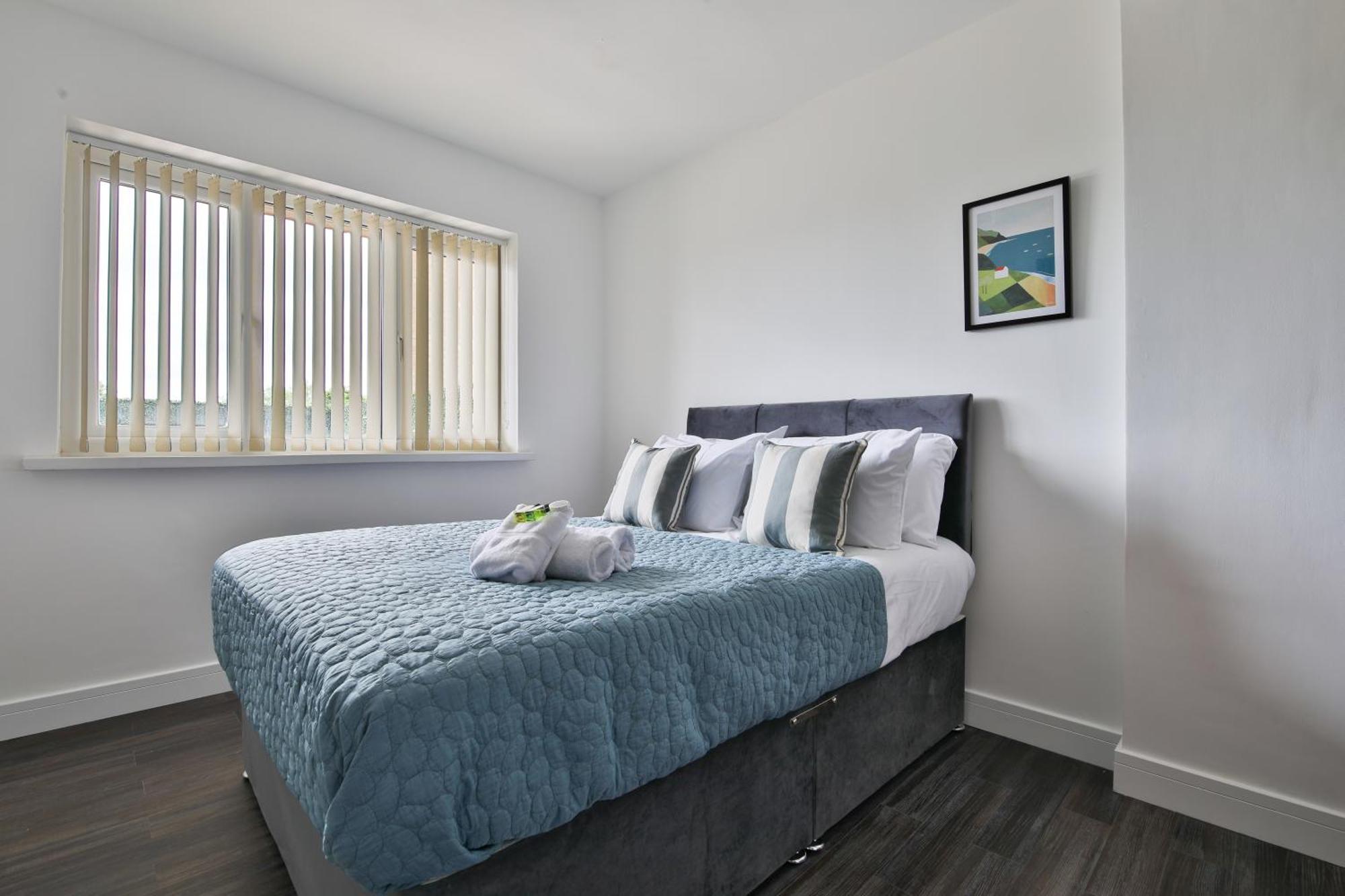 Amber Vista 2 Bedroom Apartments- Supermarket, Coffee Shop, Restaurants & Parking Below Cardiff Exterior photo